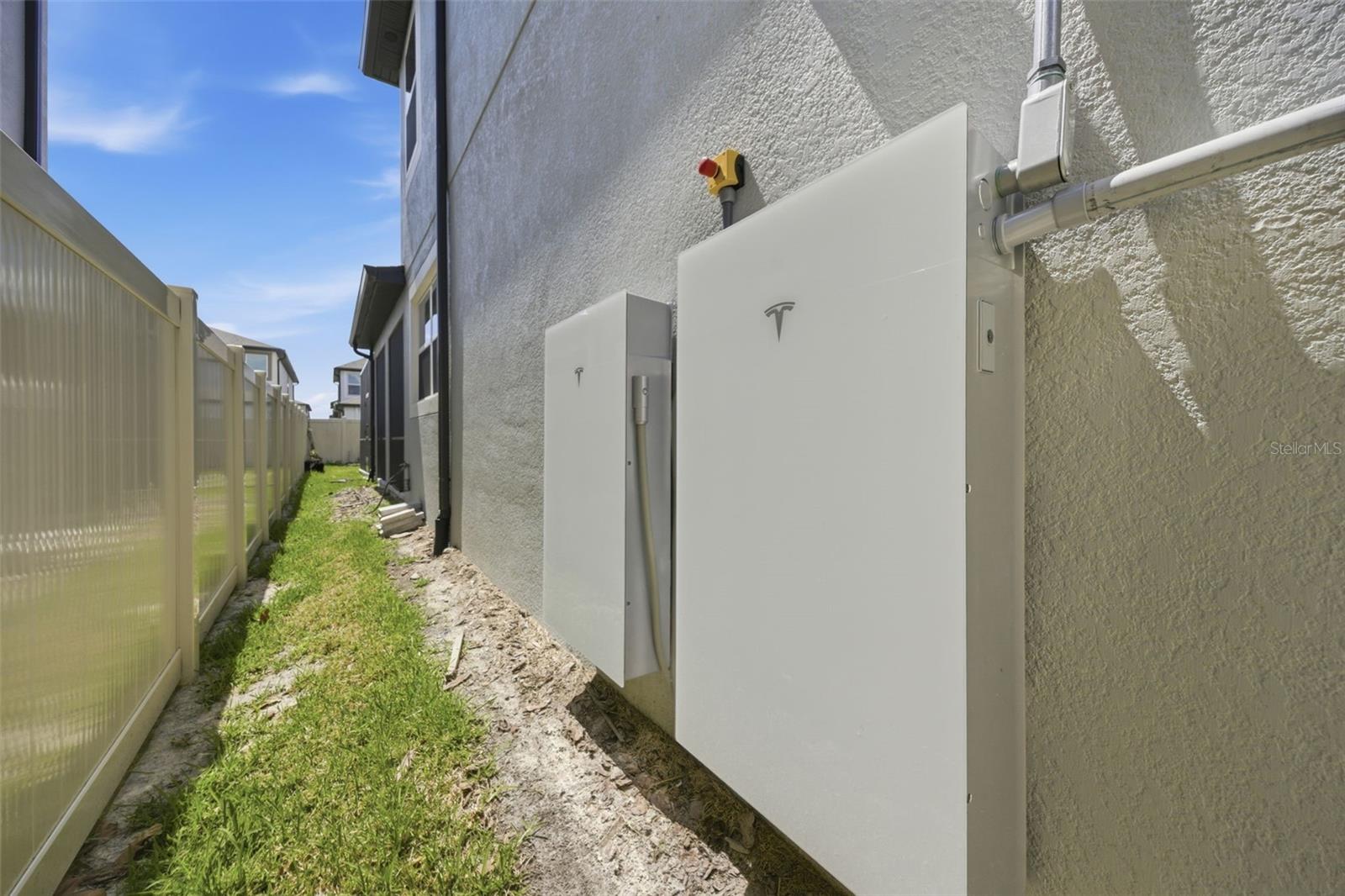 WHISPERING OAKS PRESERVE - Residential