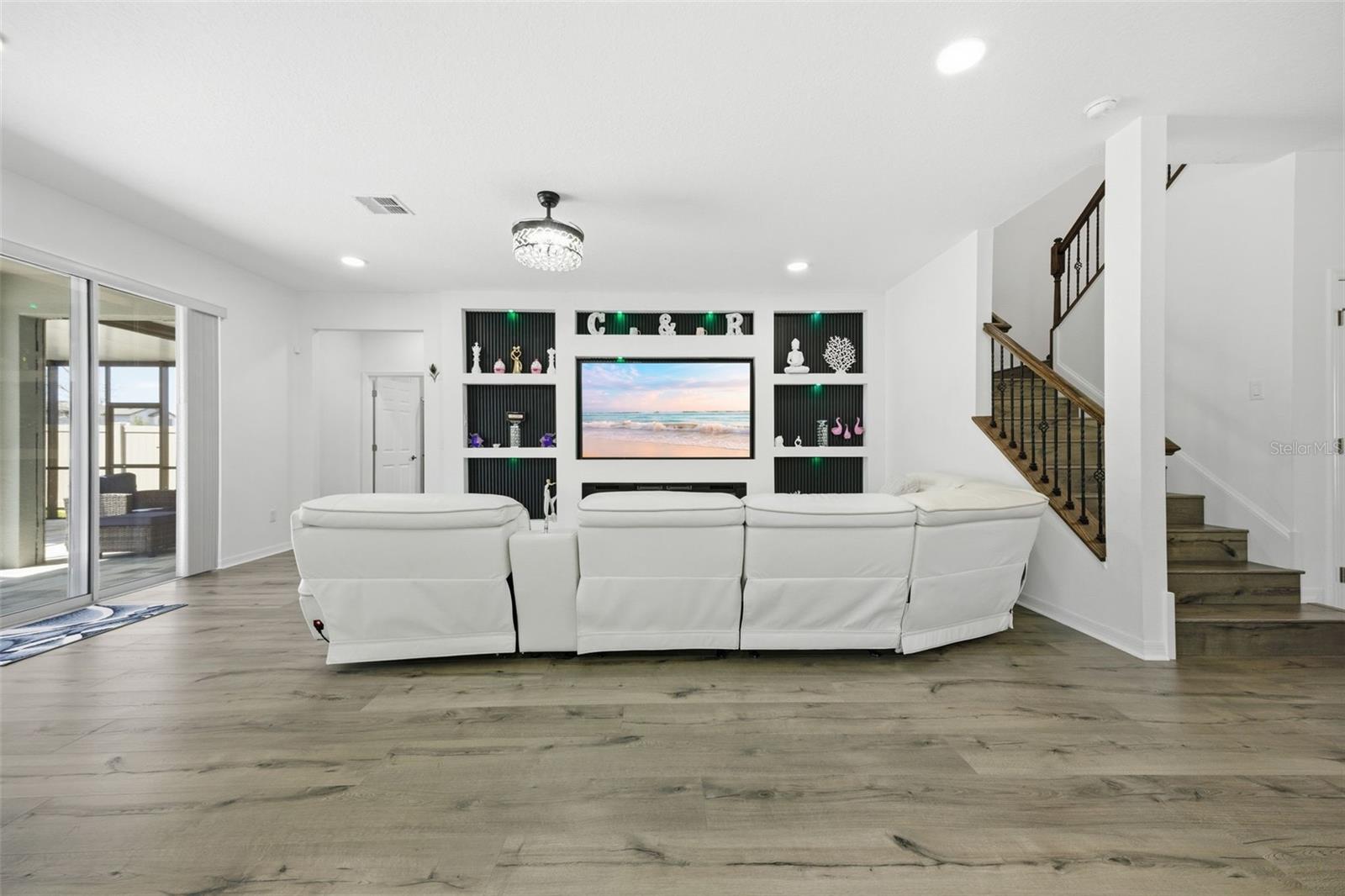 WHISPERING OAKS PRESERVE - Residential