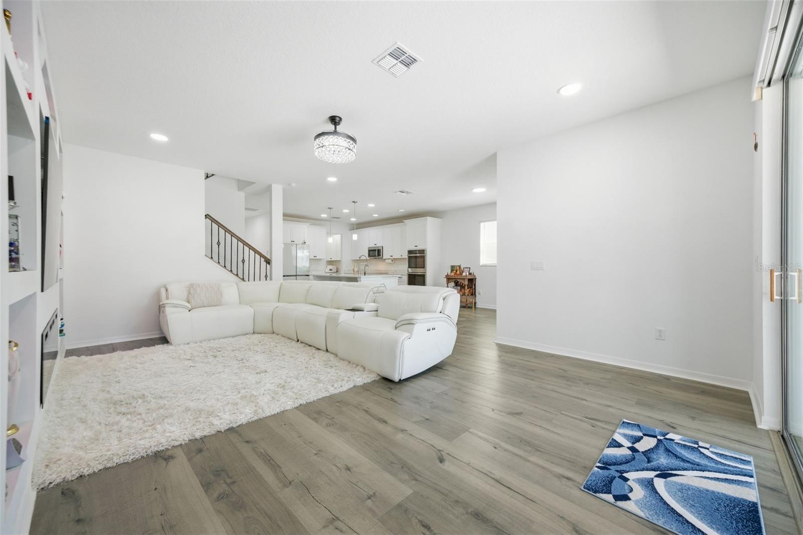 WHISPERING OAKS PRESERVE - Residential