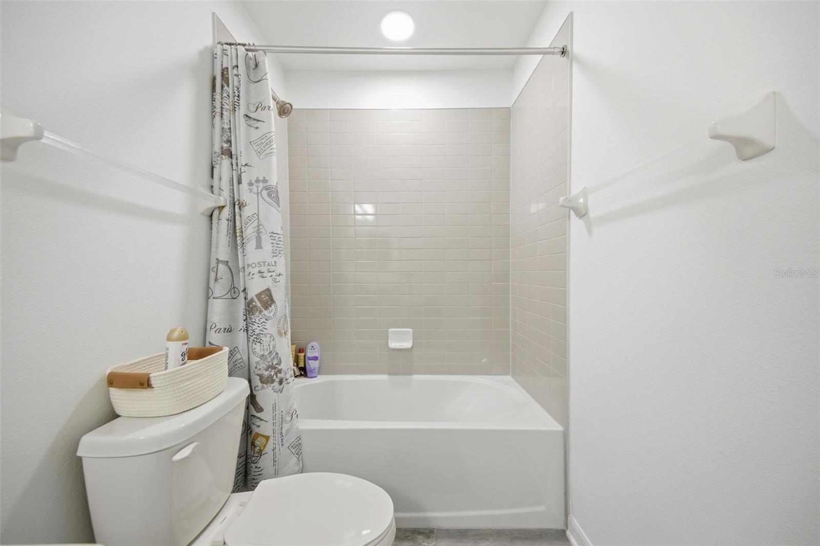 WHISPERING OAKS PRESERVE - Residential