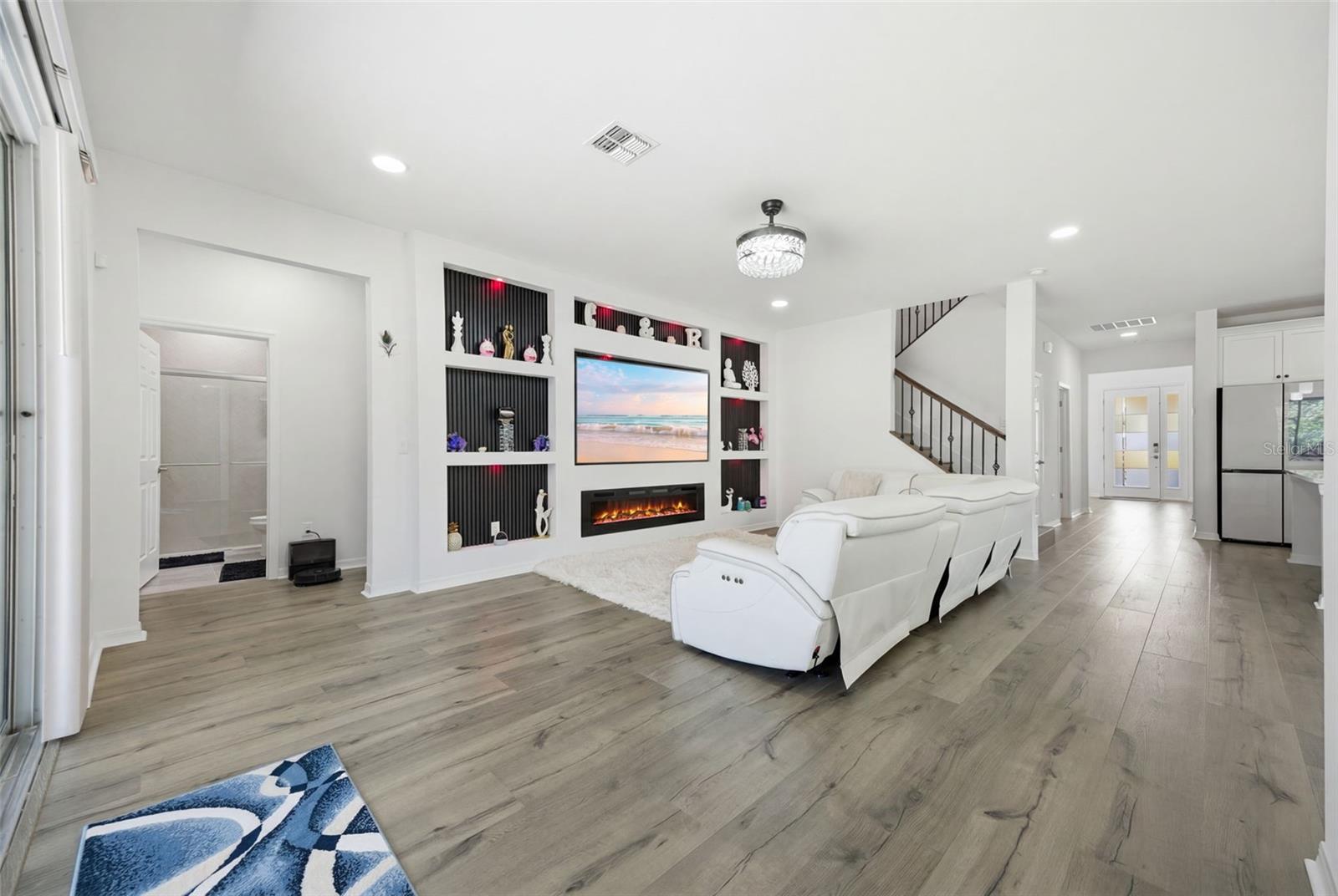 WHISPERING OAKS PRESERVE - Residential