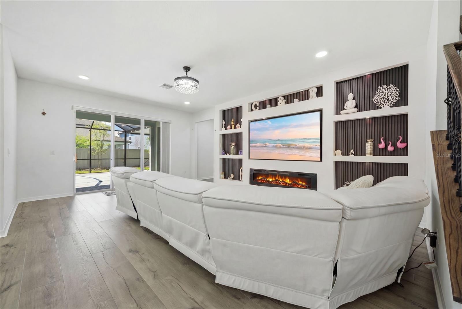 WHISPERING OAKS PRESERVE - Residential