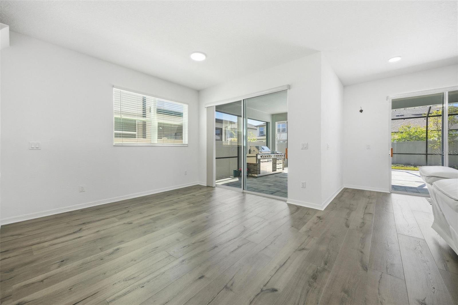 WHISPERING OAKS PRESERVE - Residential