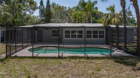 A home in PALMETTO