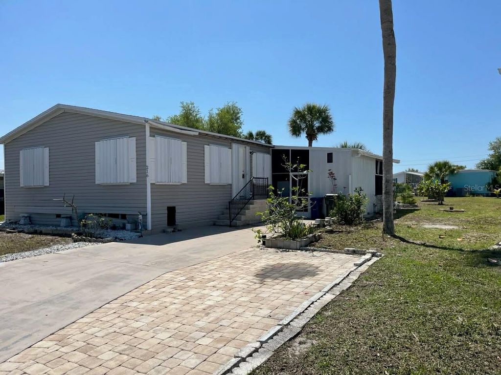 Photo of 216 Como Drive, Venice, FL 34285 (MLS # A4687355)