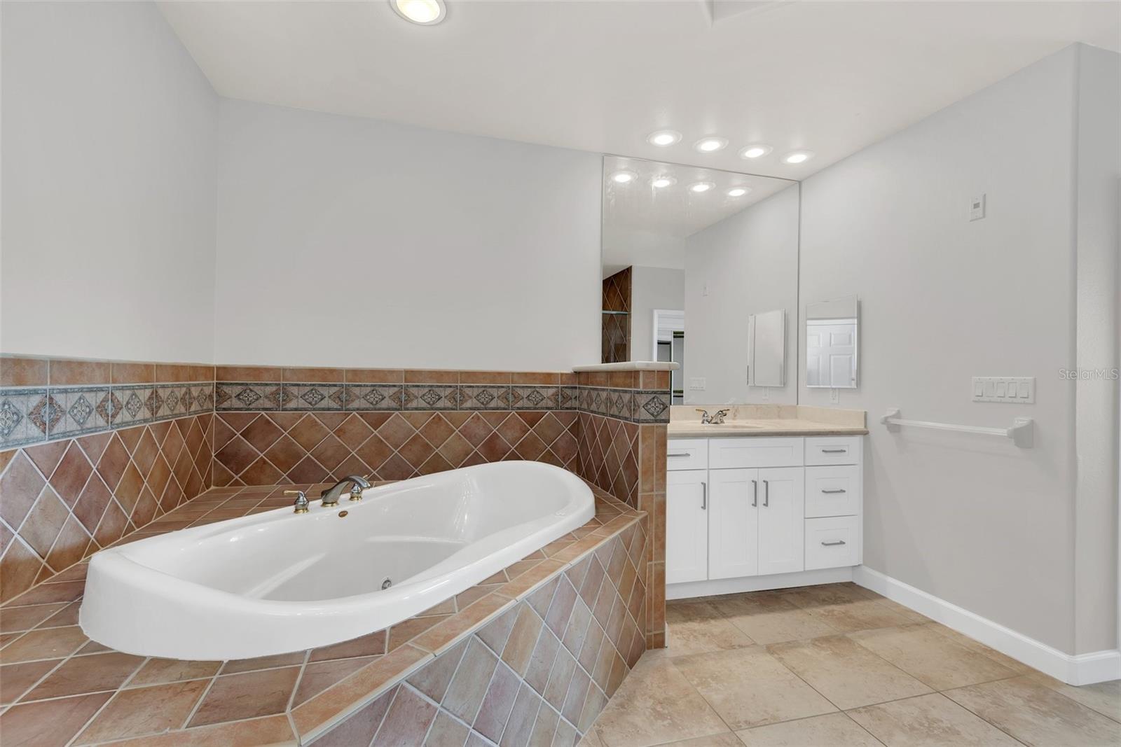VIZCAYA HEIGHTS CONDO - Residential