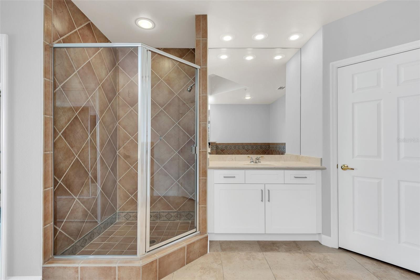 VIZCAYA HEIGHTS CONDO - Residential