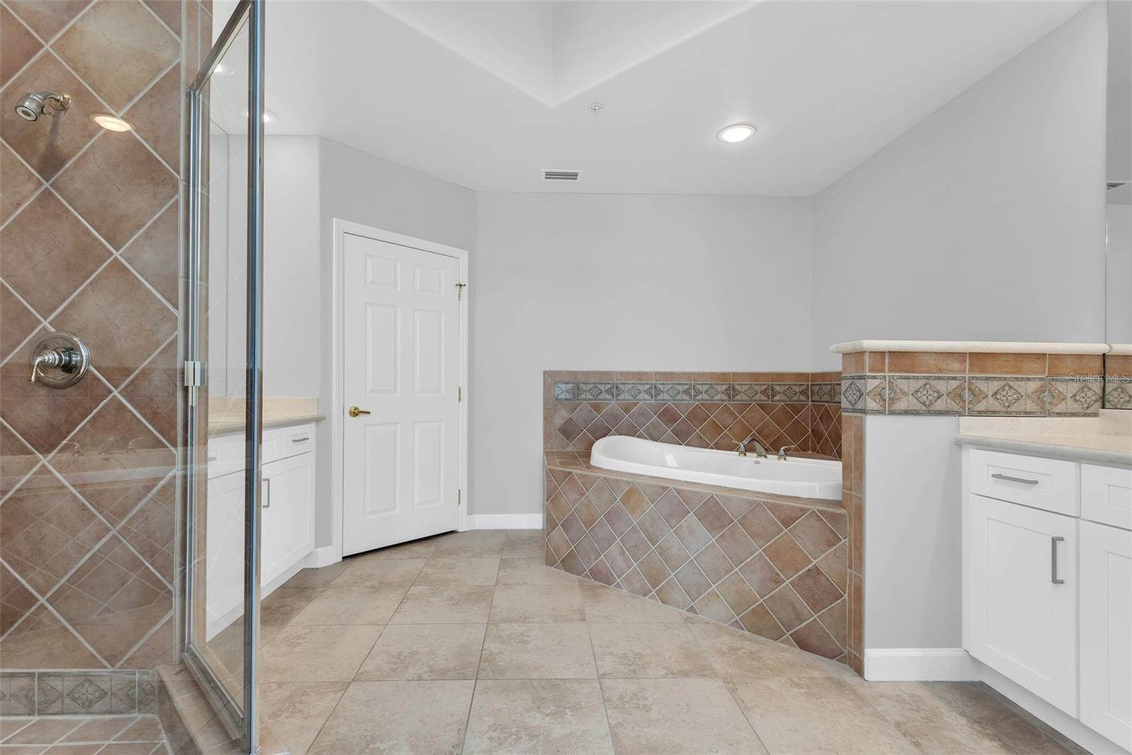 VIZCAYA HEIGHTS CONDO - Residential