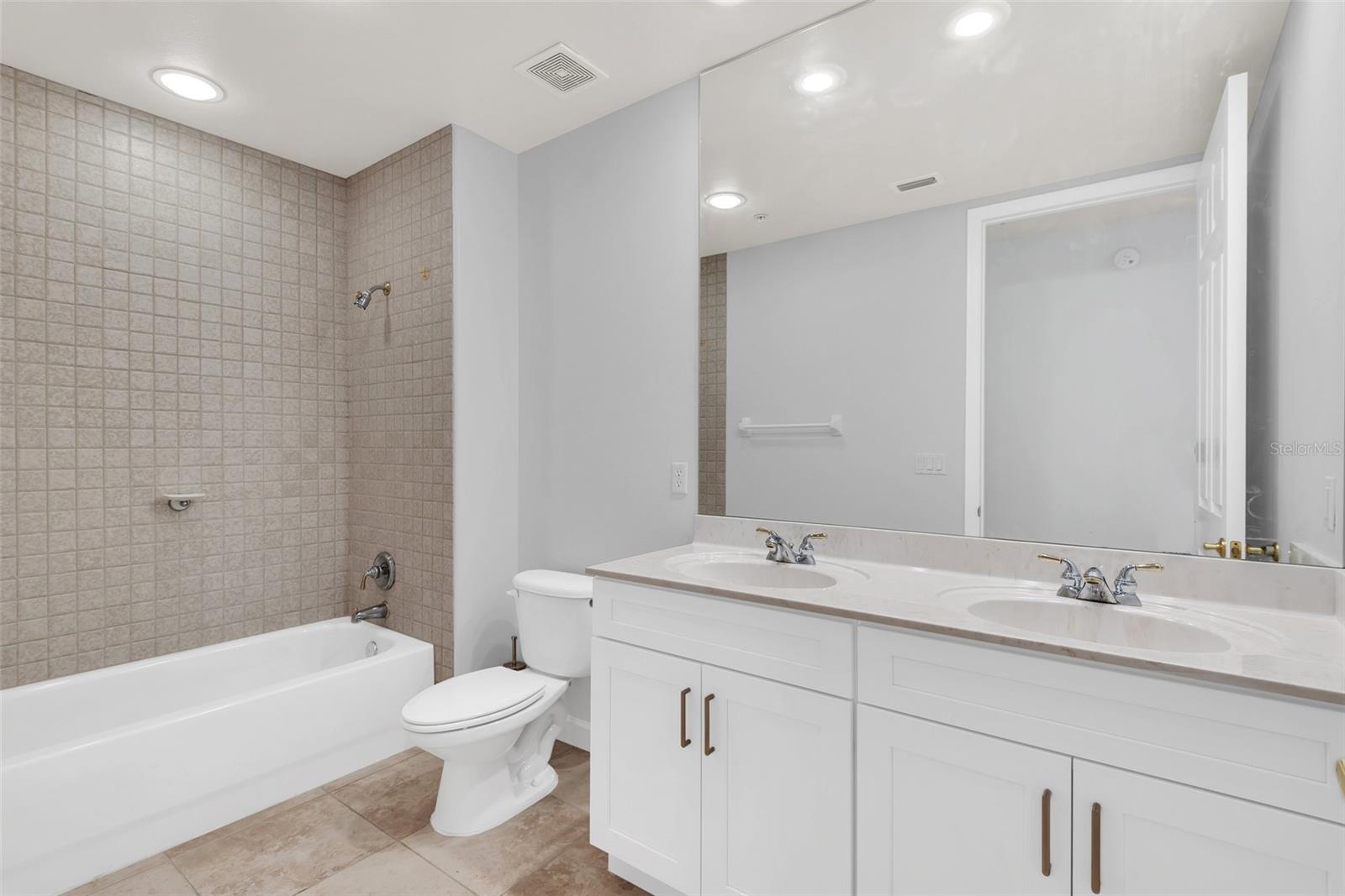 VIZCAYA HEIGHTS CONDO - Residential