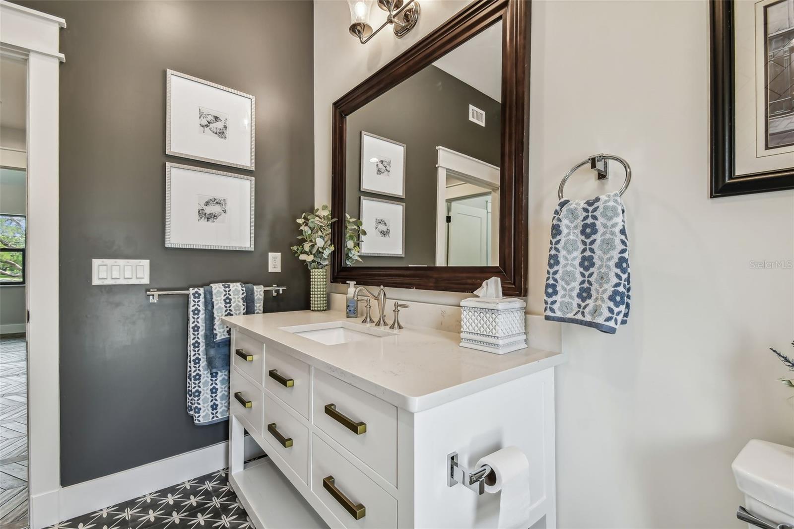 FAIRWAY MANOR - Residential