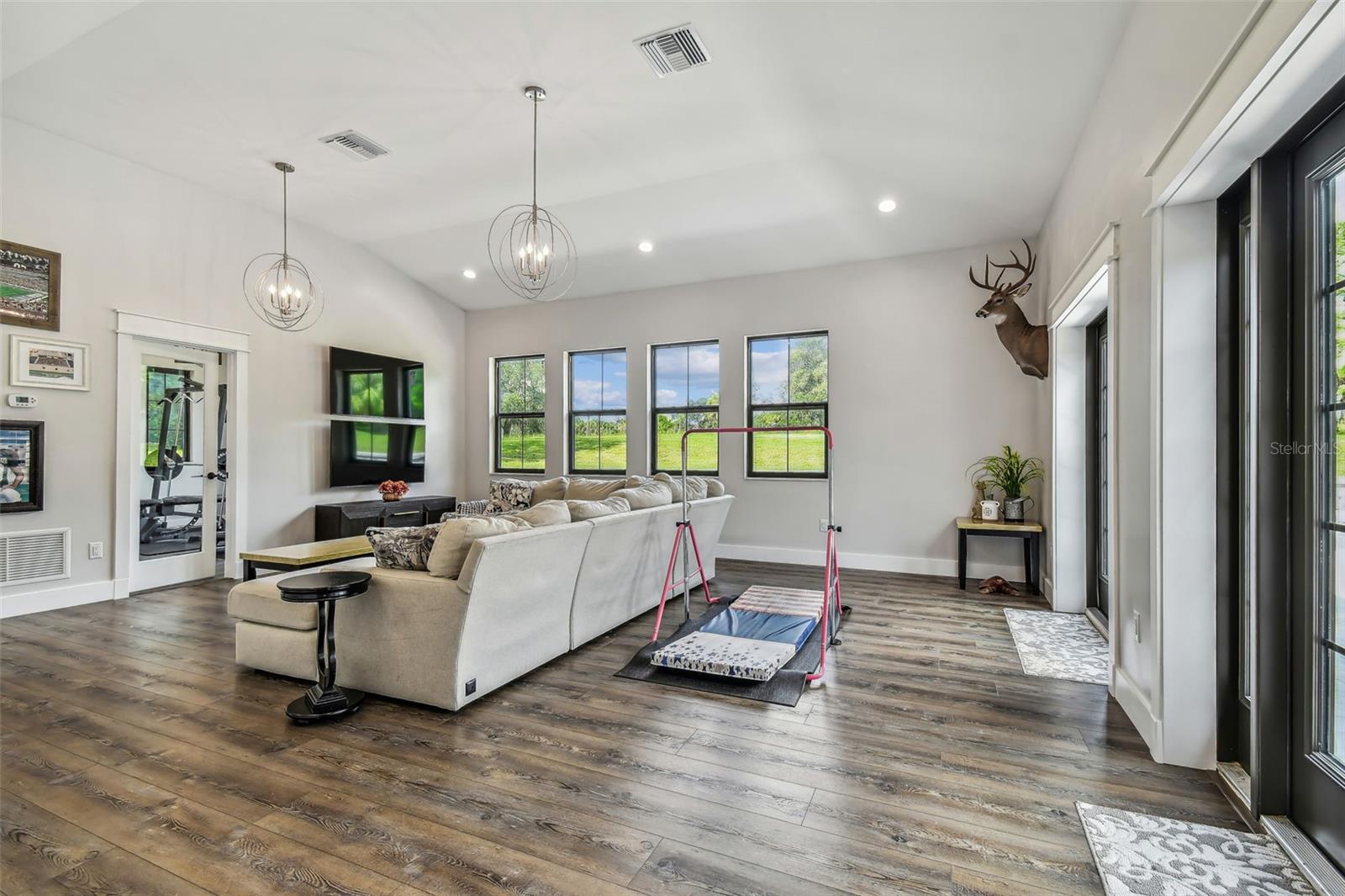 FAIRWAY MANOR - Residential