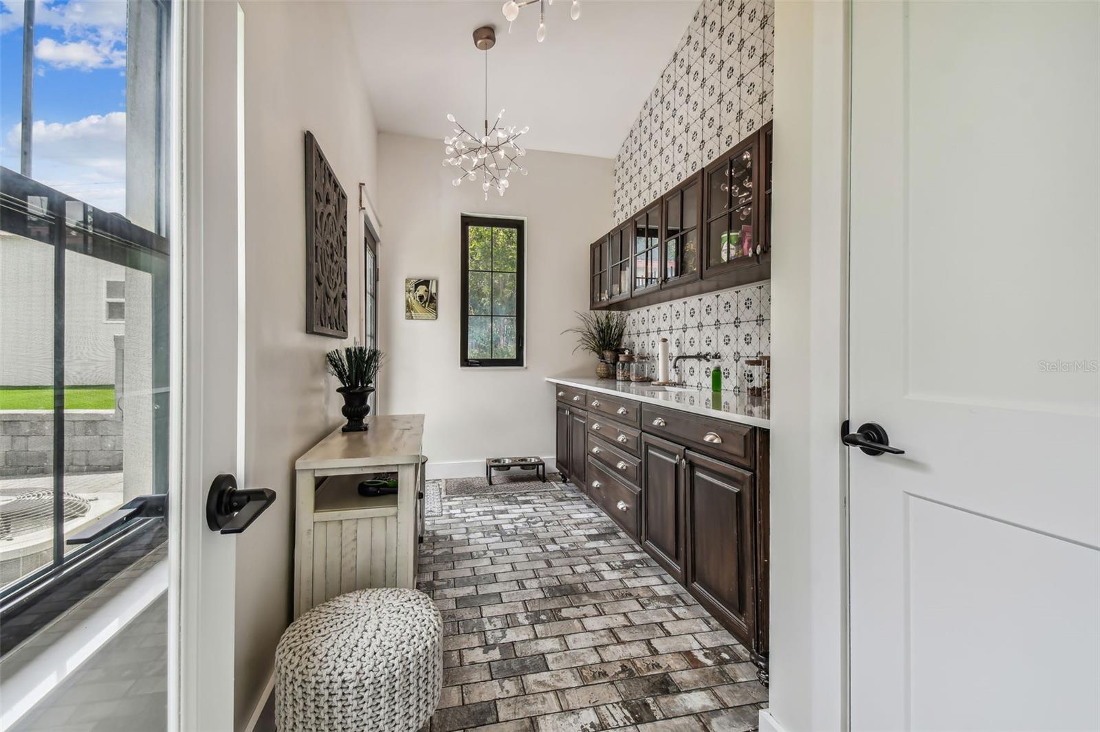 FAIRWAY MANOR - Residential
