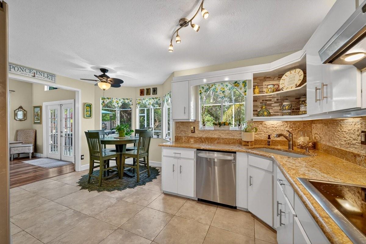 LIGHTHOUSE SHORES - Residential