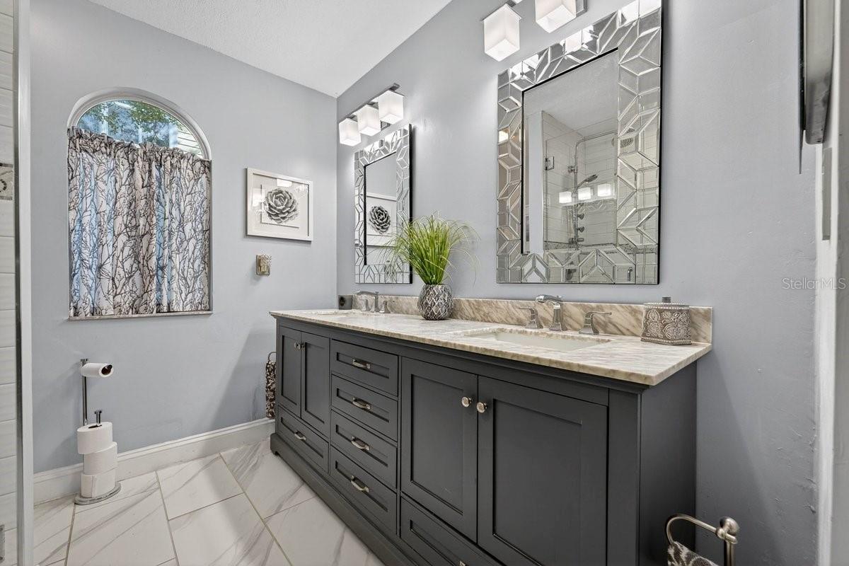 LIGHTHOUSE SHORES - Residential