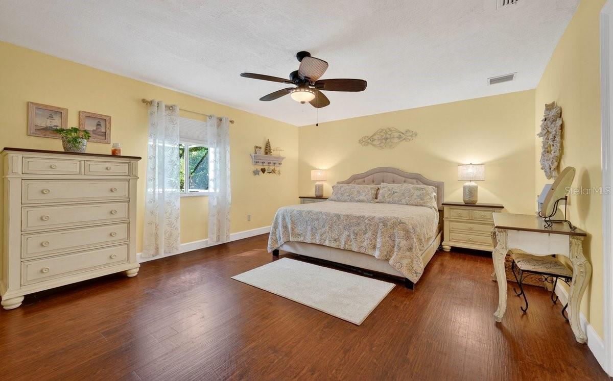 LIGHTHOUSE SHORES - Residential