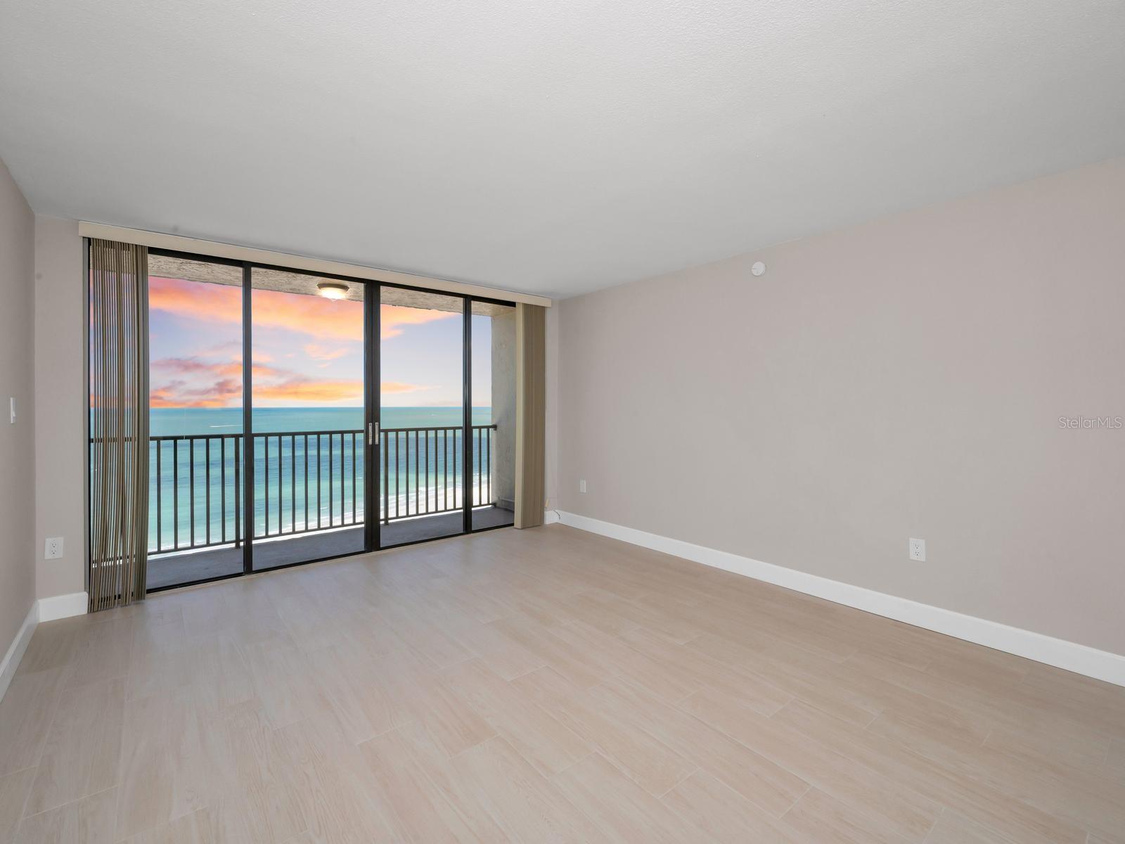 LIGHTHOUSE TOWERS CONDO - Residential