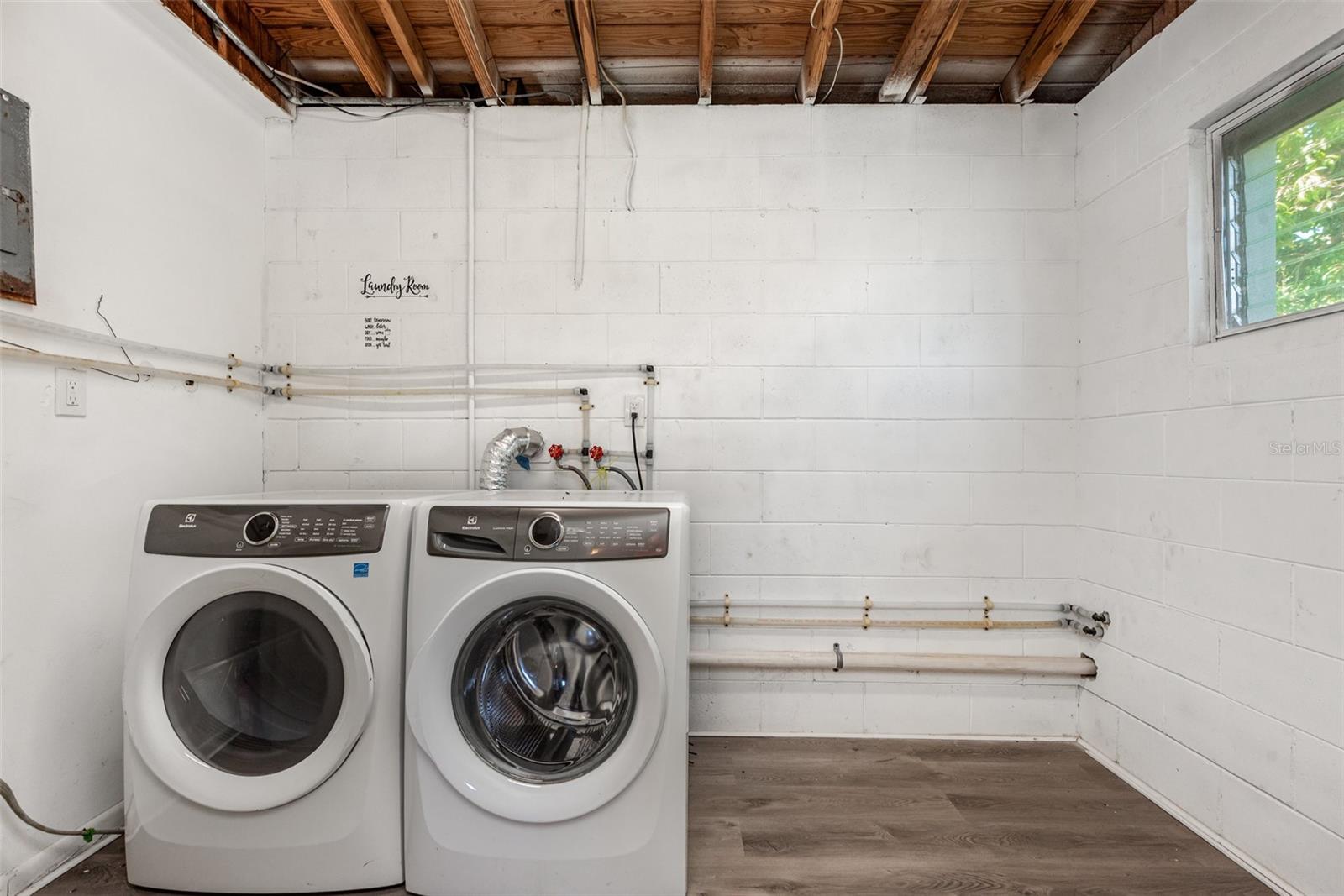 NORTH PORT ST JOHN UNIT 01 - Residential