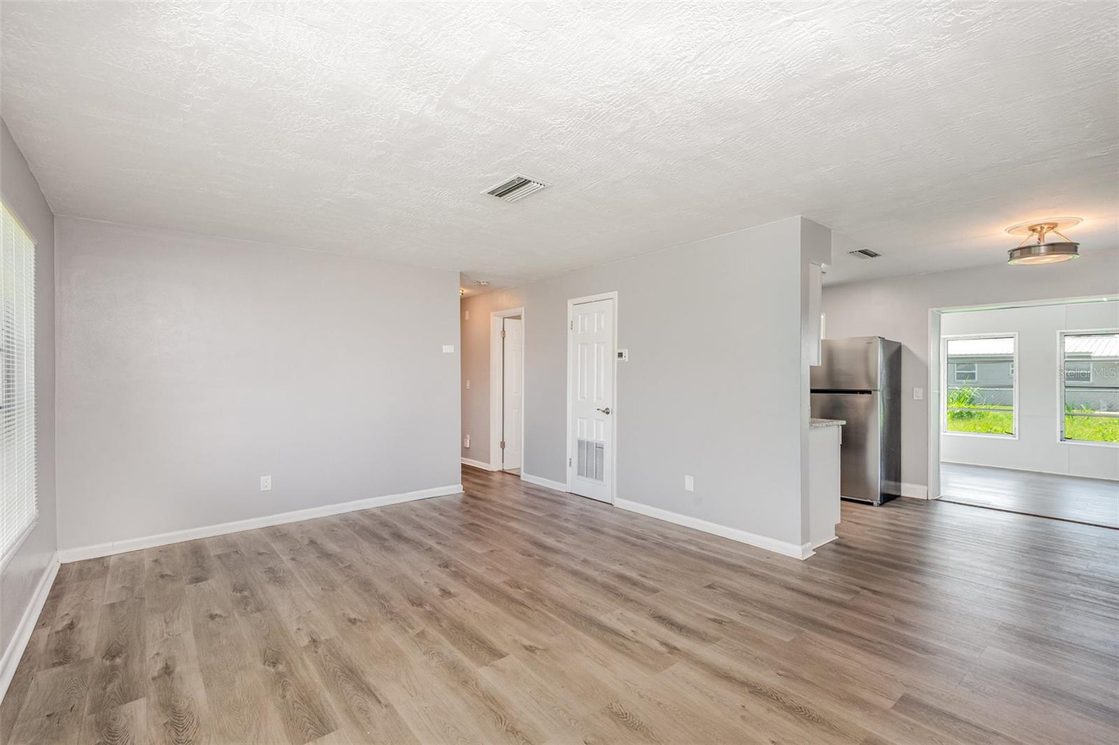 995 BARCLAY DRIVE