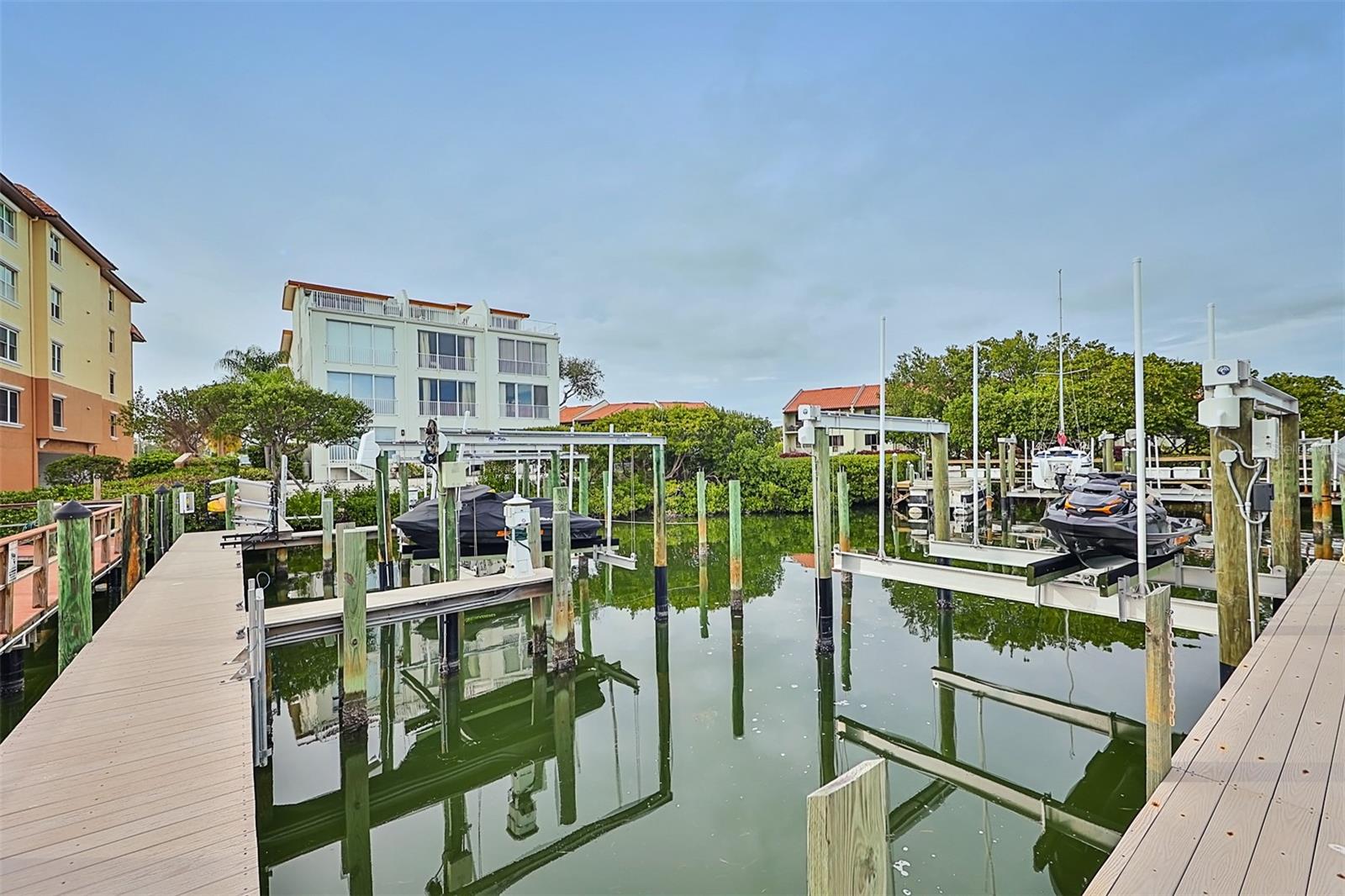 1593 PINELLAS BAYWAY S