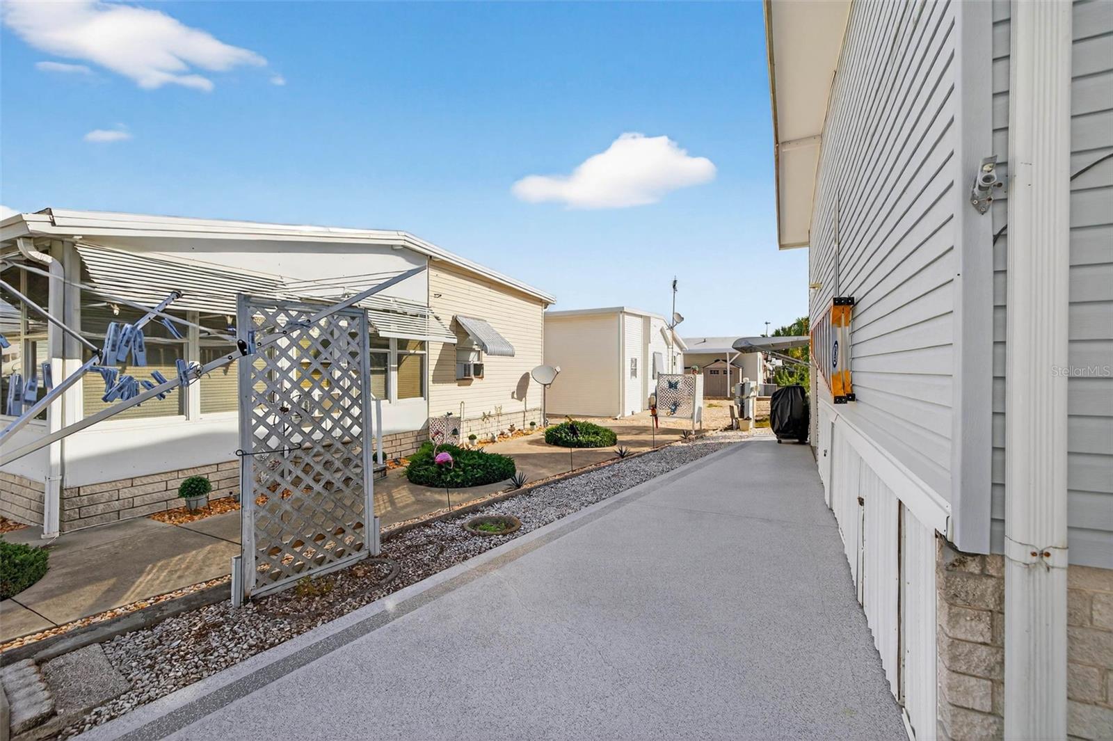 AMERICAN CONDOMINIUM - Residential