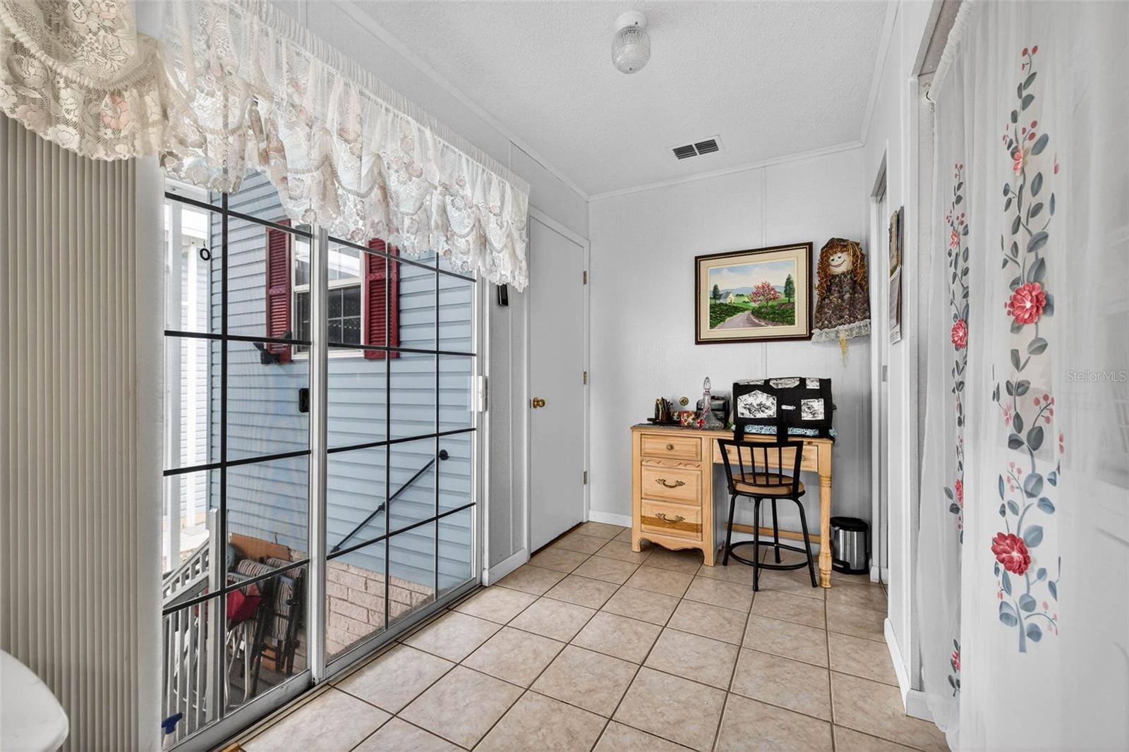 AMERICAN CONDOMINIUM - Residential