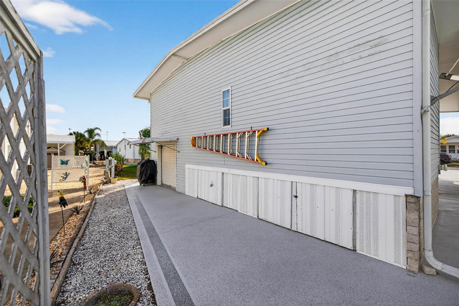 AMERICAN CONDOMINIUM - Residential