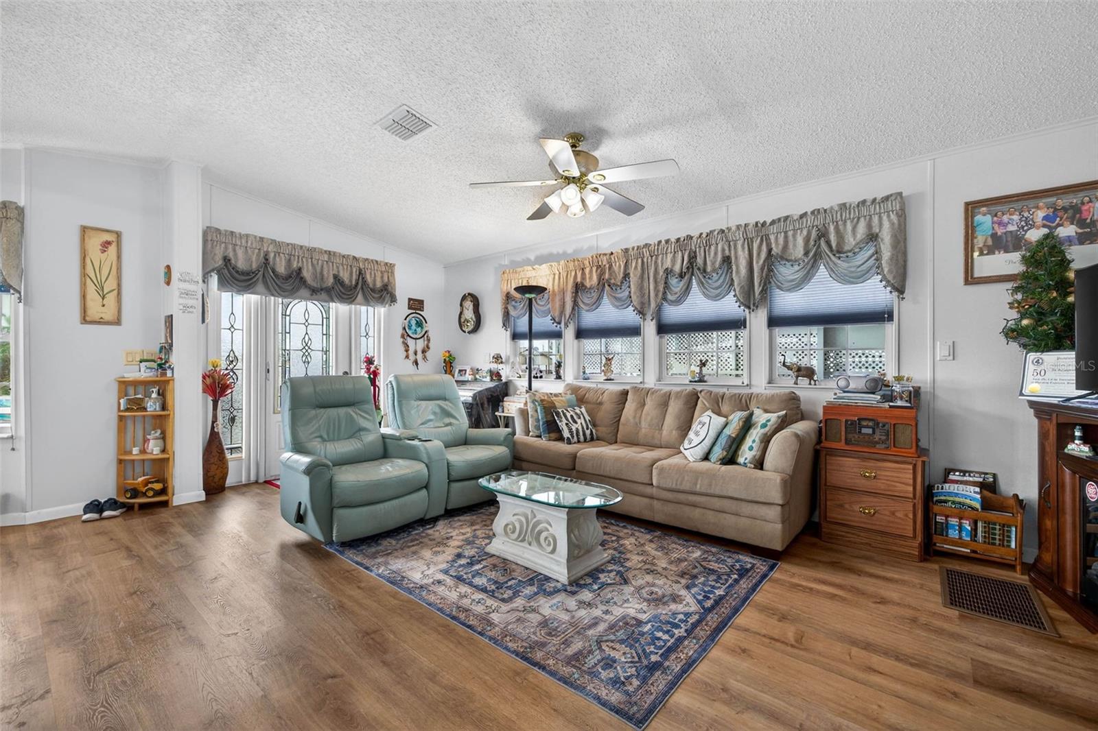 AMERICAN CONDOMINIUM - Residential