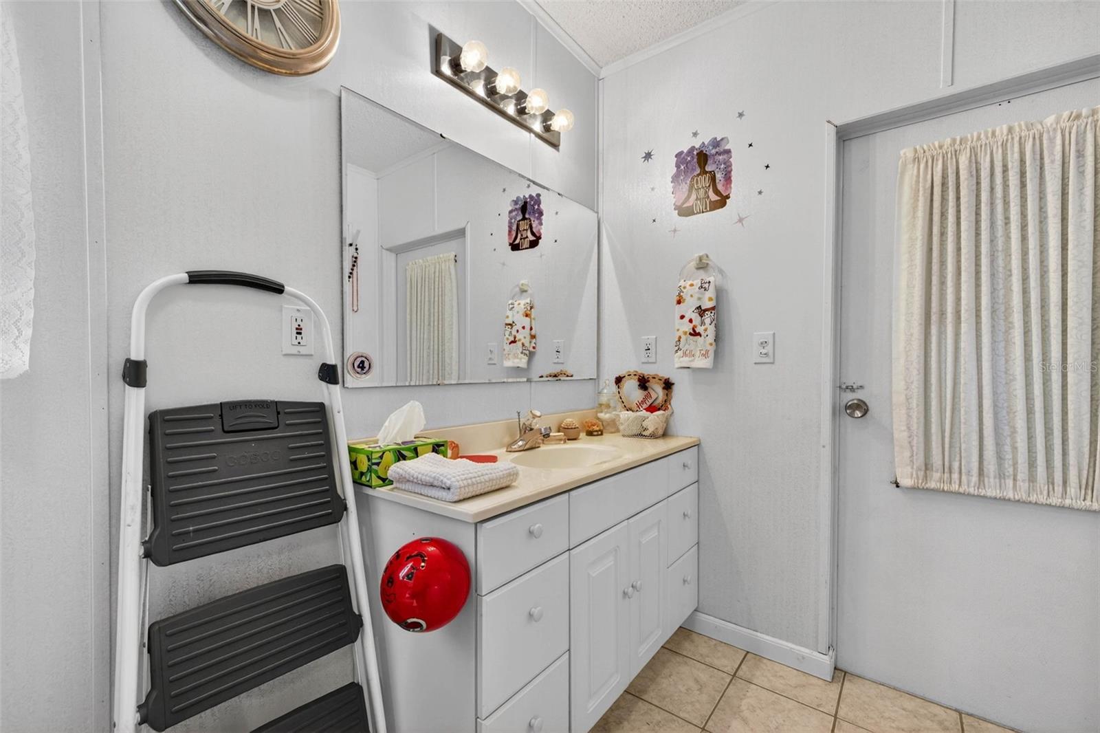 AMERICAN CONDOMINIUM - Residential