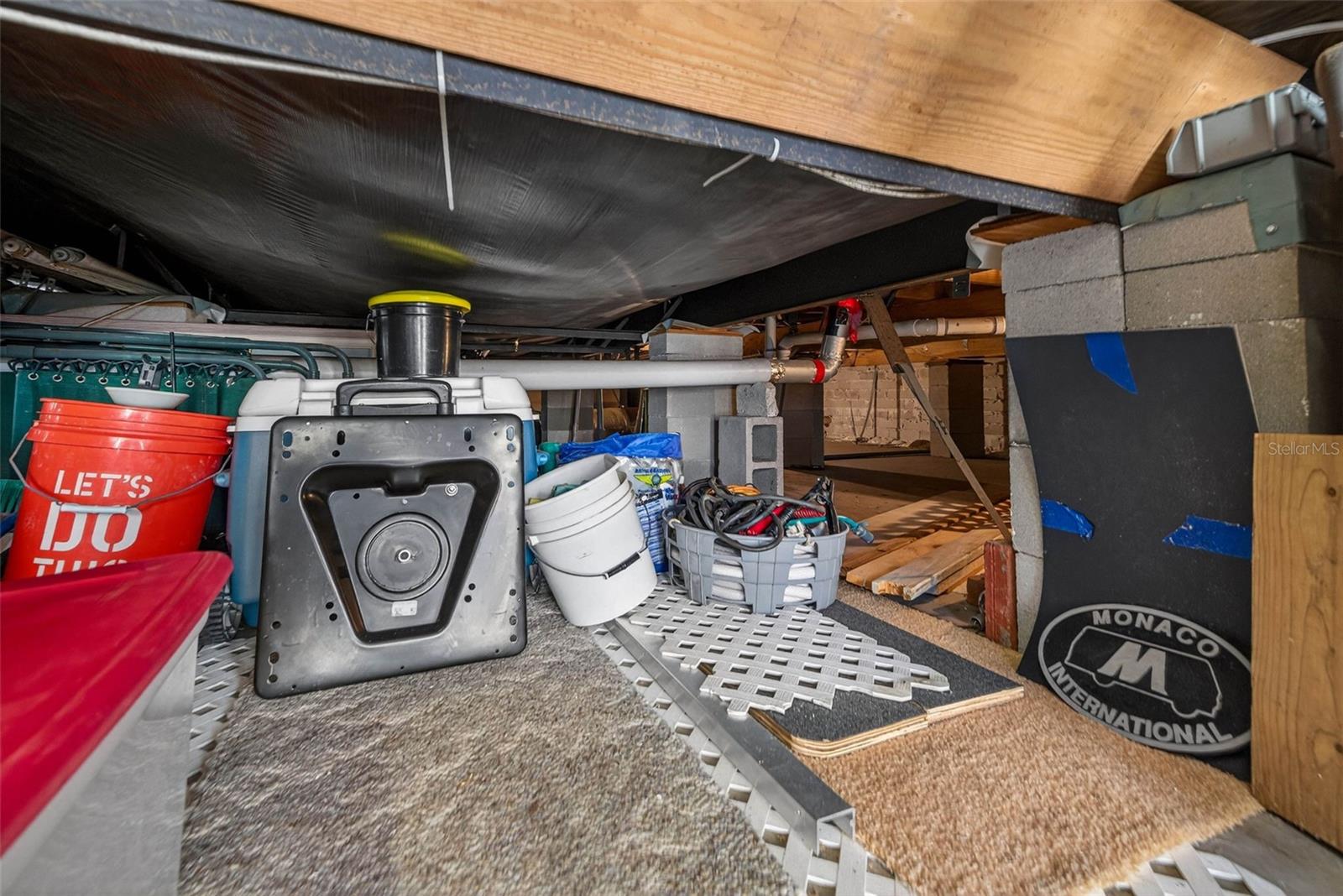 AMERICAN CONDOMINIUM - Residential