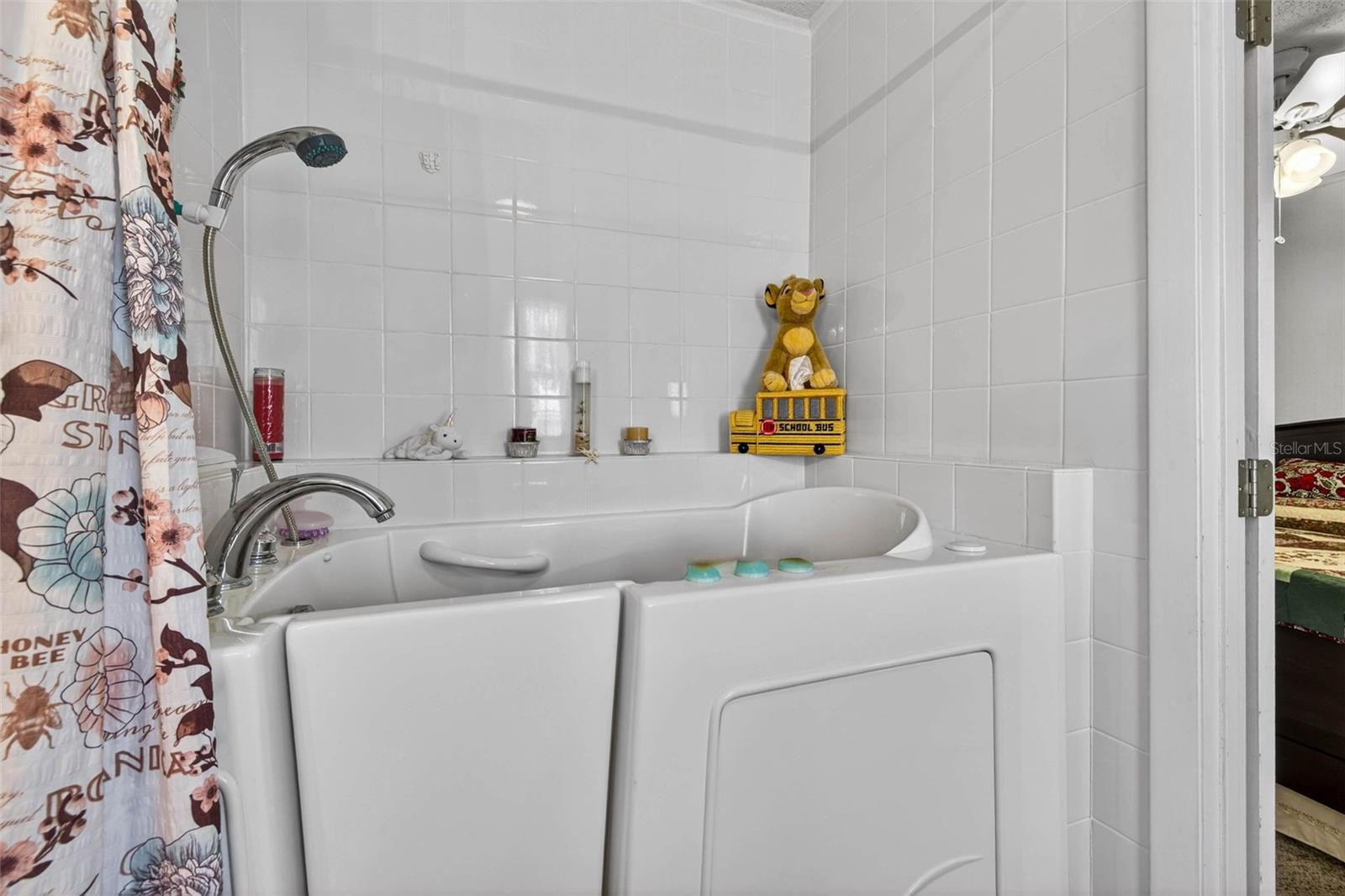 AMERICAN CONDOMINIUM - Residential