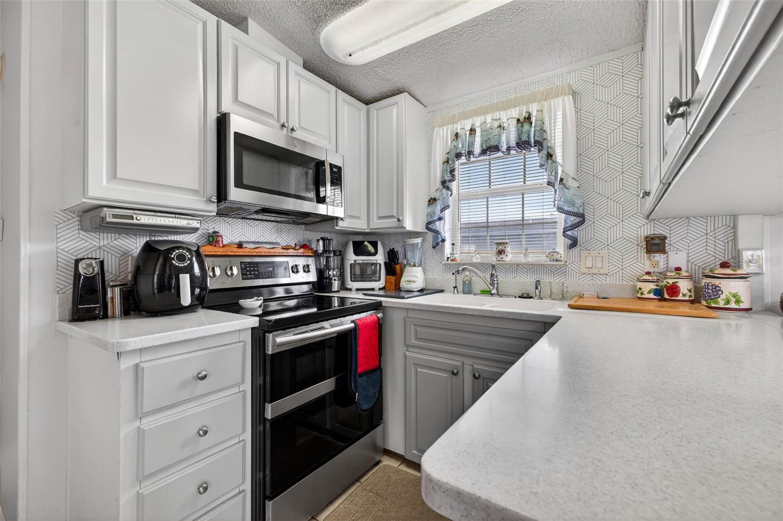 AMERICAN CONDOMINIUM - Residential