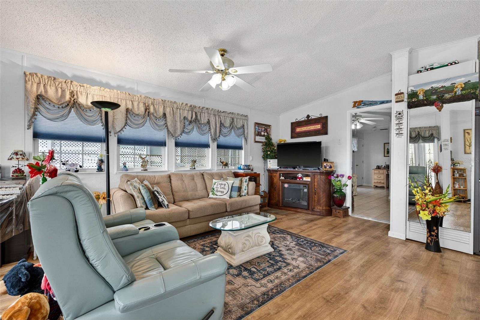 AMERICAN CONDOMINIUM - Residential