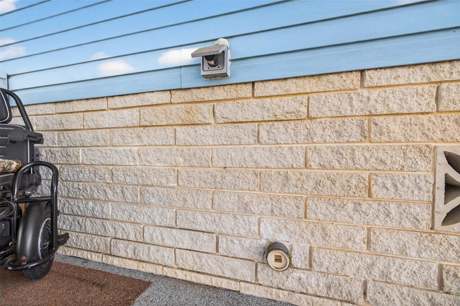 AMERICAN CONDOMINIUM - Residential