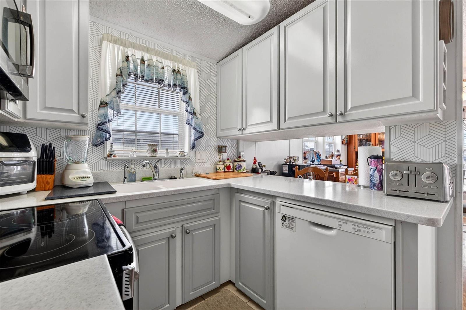 AMERICAN CONDOMINIUM - Residential