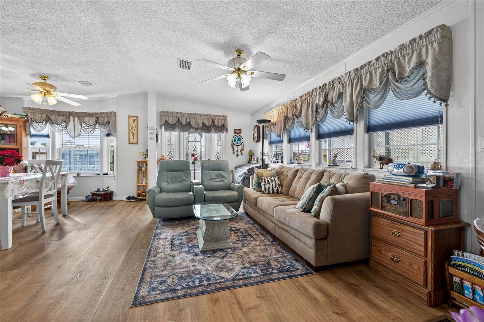 AMERICAN CONDOMINIUM - Residential