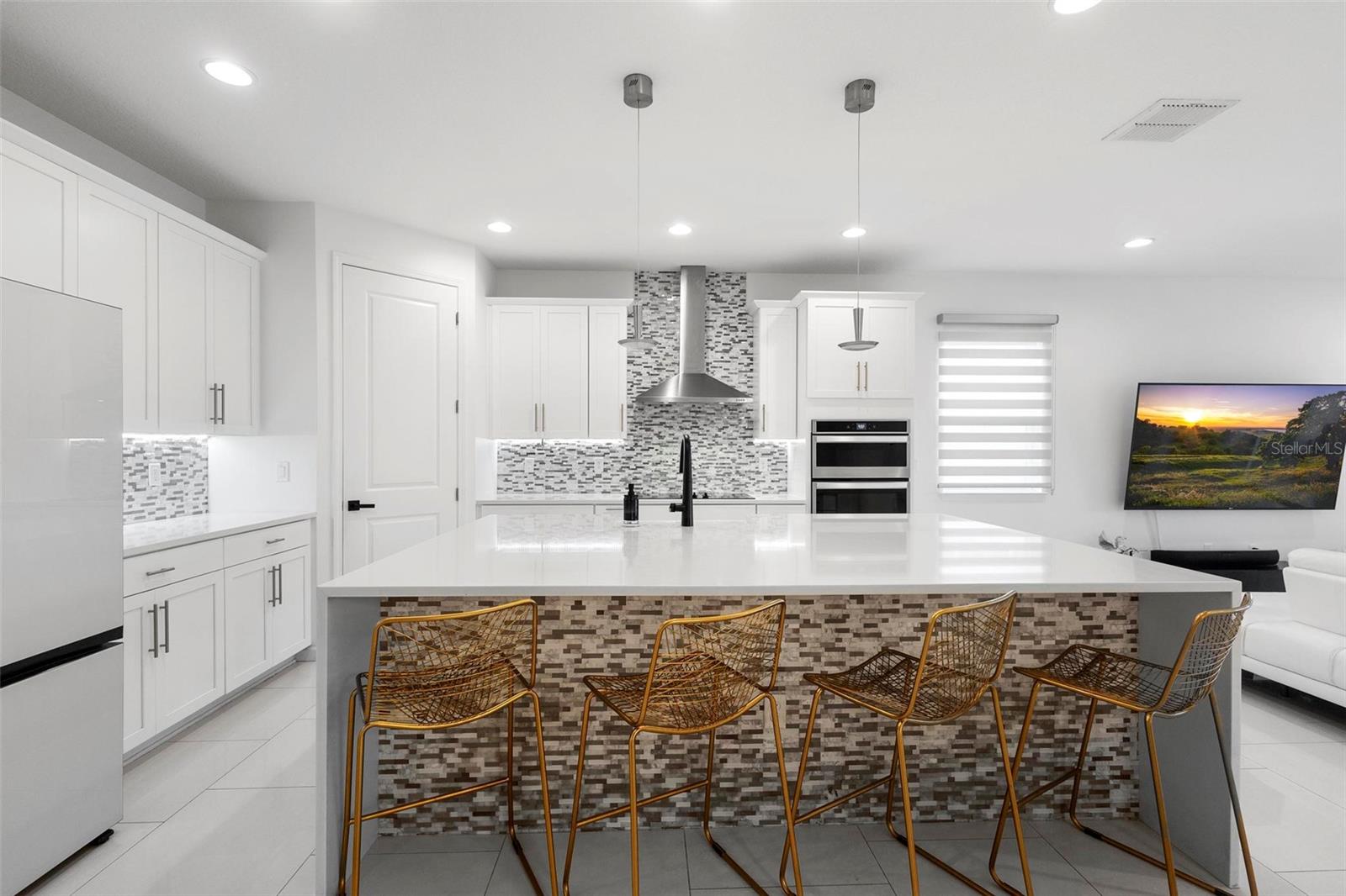5511 ORANGE ORCHARD DRIVE