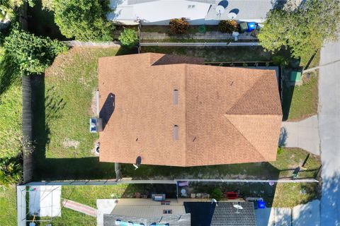 A home in LAKELAND