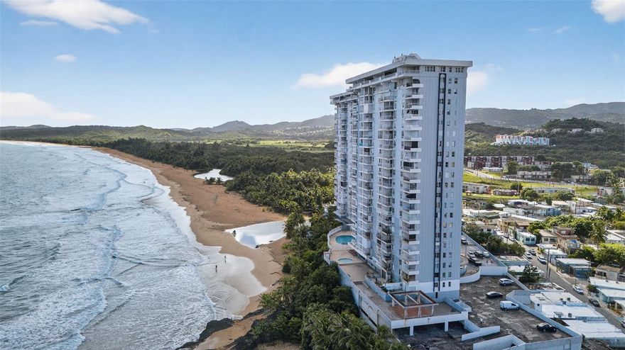 Your Investment in Paradise Awaits!
Beachfront Apartment in Luquillo!  Airbnb Ready!

Discover this beautiful apartment in the heart of Luquillo, perfect for investing or enjoying coastal living. Located just steps to the beach, restaurants, and bars, this property combines comfort, style, and proven income through Airbnb.

Key Features:
• 1 spacious bedroom
• 1 remodeled bathroom with modern finishes
• Stunning panoramic views of Luquillo
• Walking distance to the beach
• Close to restaurants, bars, and entertainment
• Income-producing property currently operating on Airbnb

Live where others vacation or take advantage of an excellent passive income opportunity. This apartment offers the perfect blend of location, comfort, and profitability.

Luquillo — the center of everything, the heart of the coast.
A solid investment, a dream lifestyle… your place in paradise awaits!