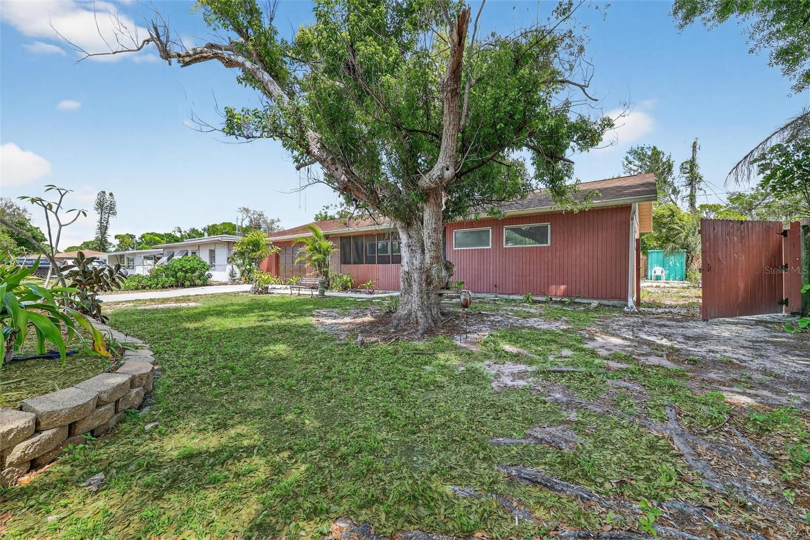 HOLIDAY HEIGHTS 2ND ADD - Residential