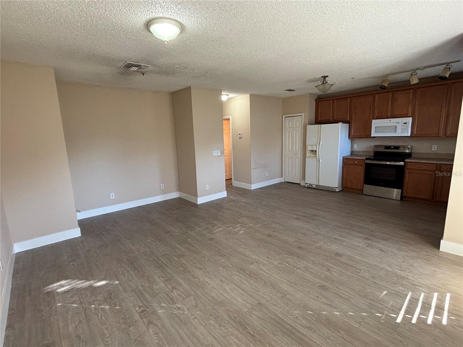 CYPRESS LAKES TWNHMS PH 2 UNIT 1 - Residential Lease