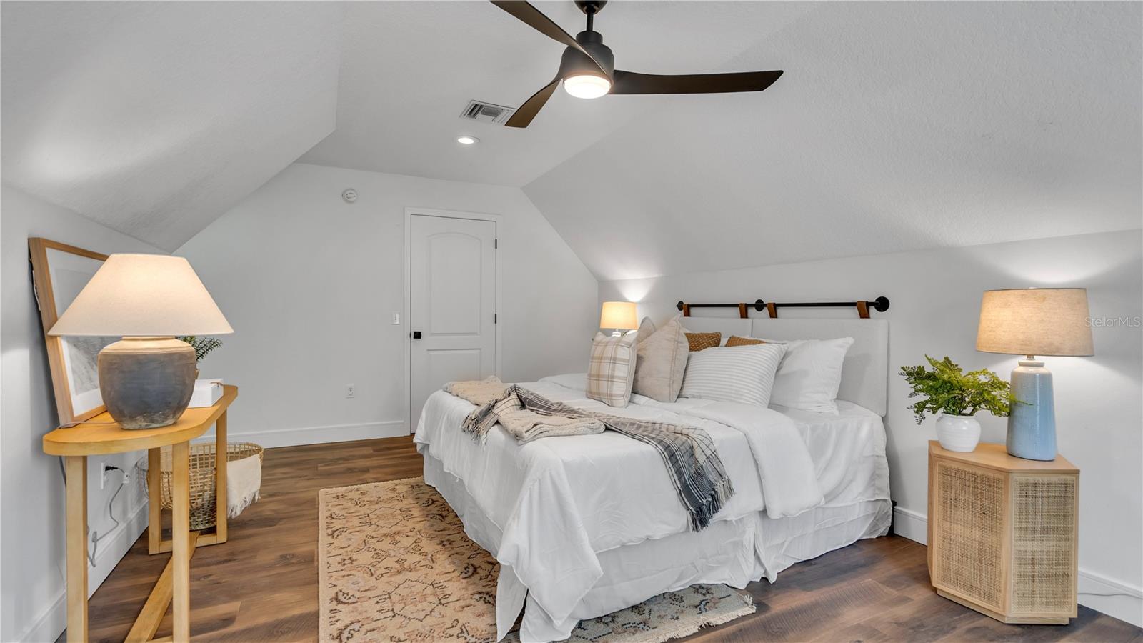 LAKE POINT SOUTH - Residential