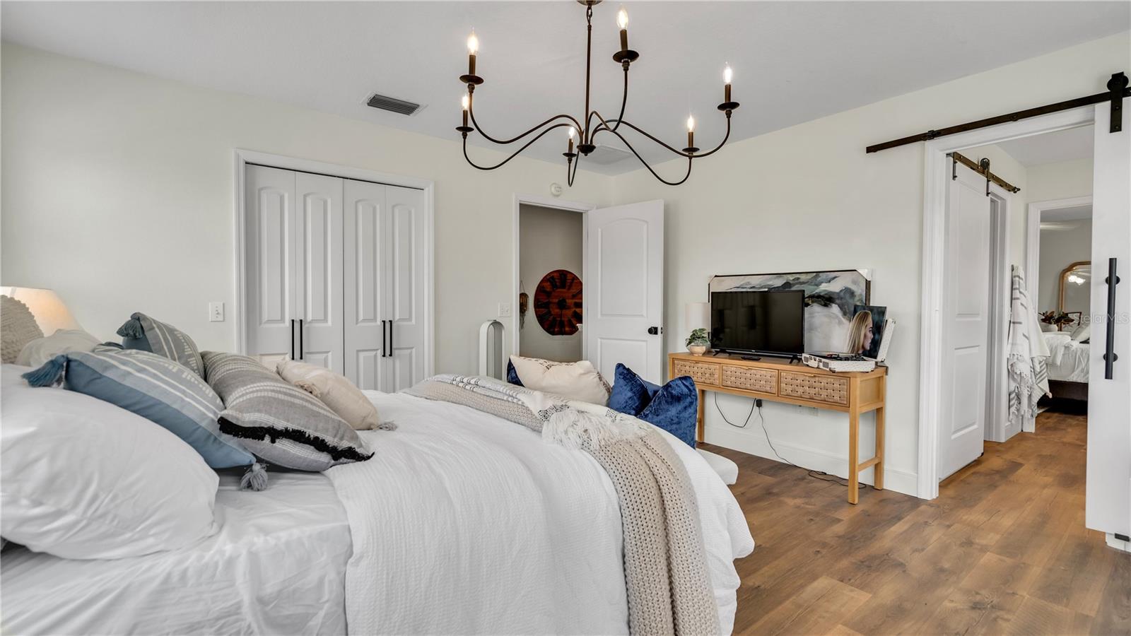 LAKE POINT SOUTH - Residential