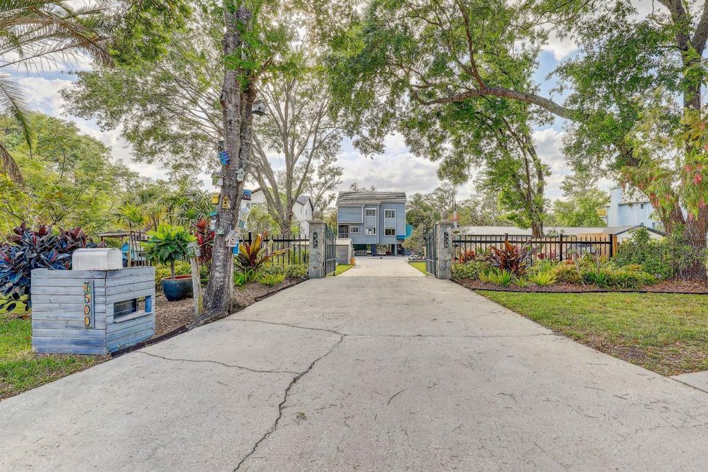 Photo of 7500 N Ola Avenue, Tampa, FL 33604 (MLS # TB8487987)