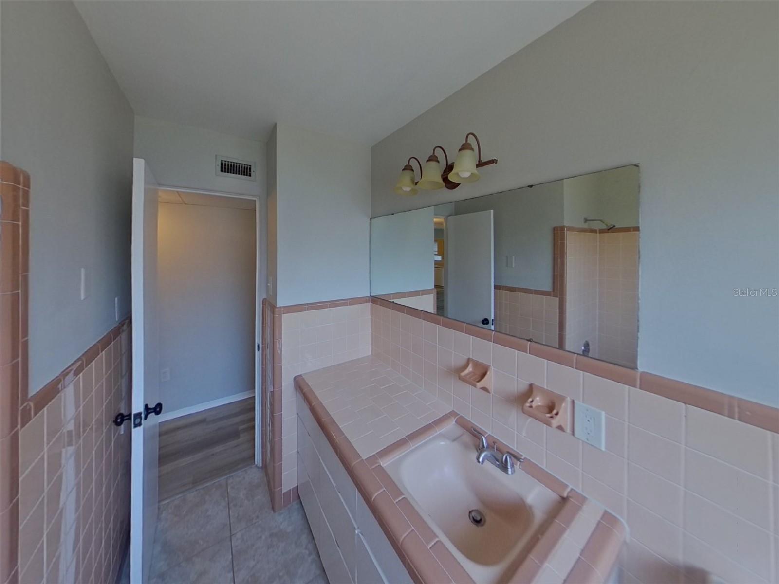 BAYSHORE GARDENS SEC 8 - Residential Lease