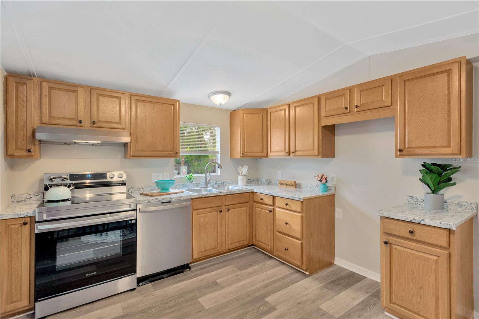 2204 VILLA DRIVE