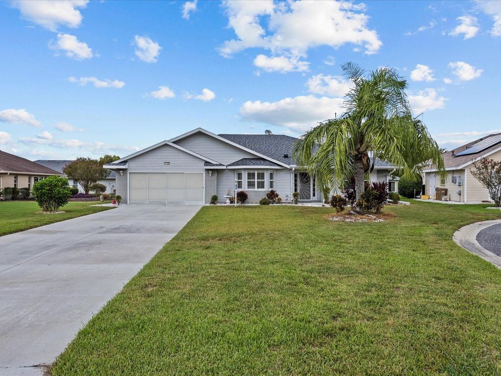 Photo of 21523 Queen Anne Court, Leesburg, FL 34748 (MLS # O6365043)
