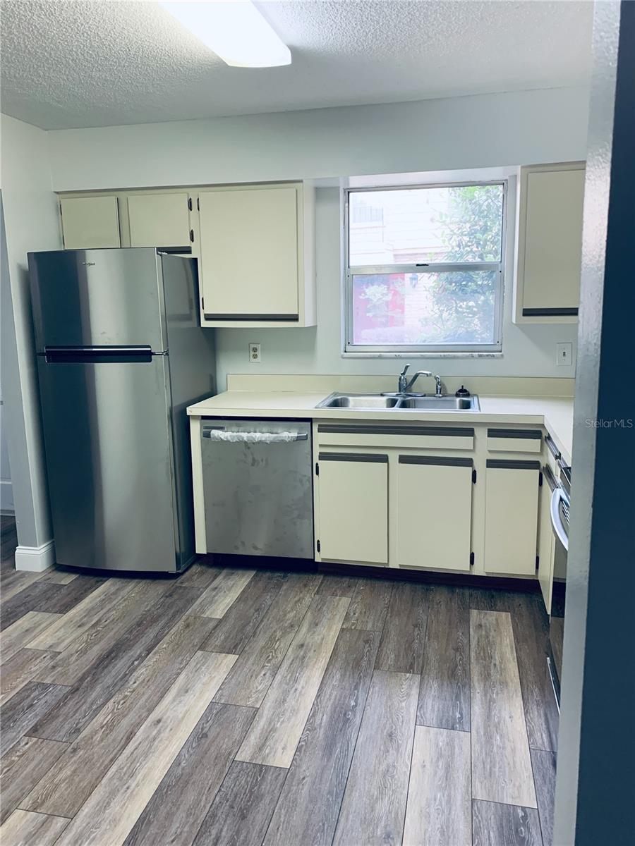 FOUR SEASONS CONDO - Residential Lease