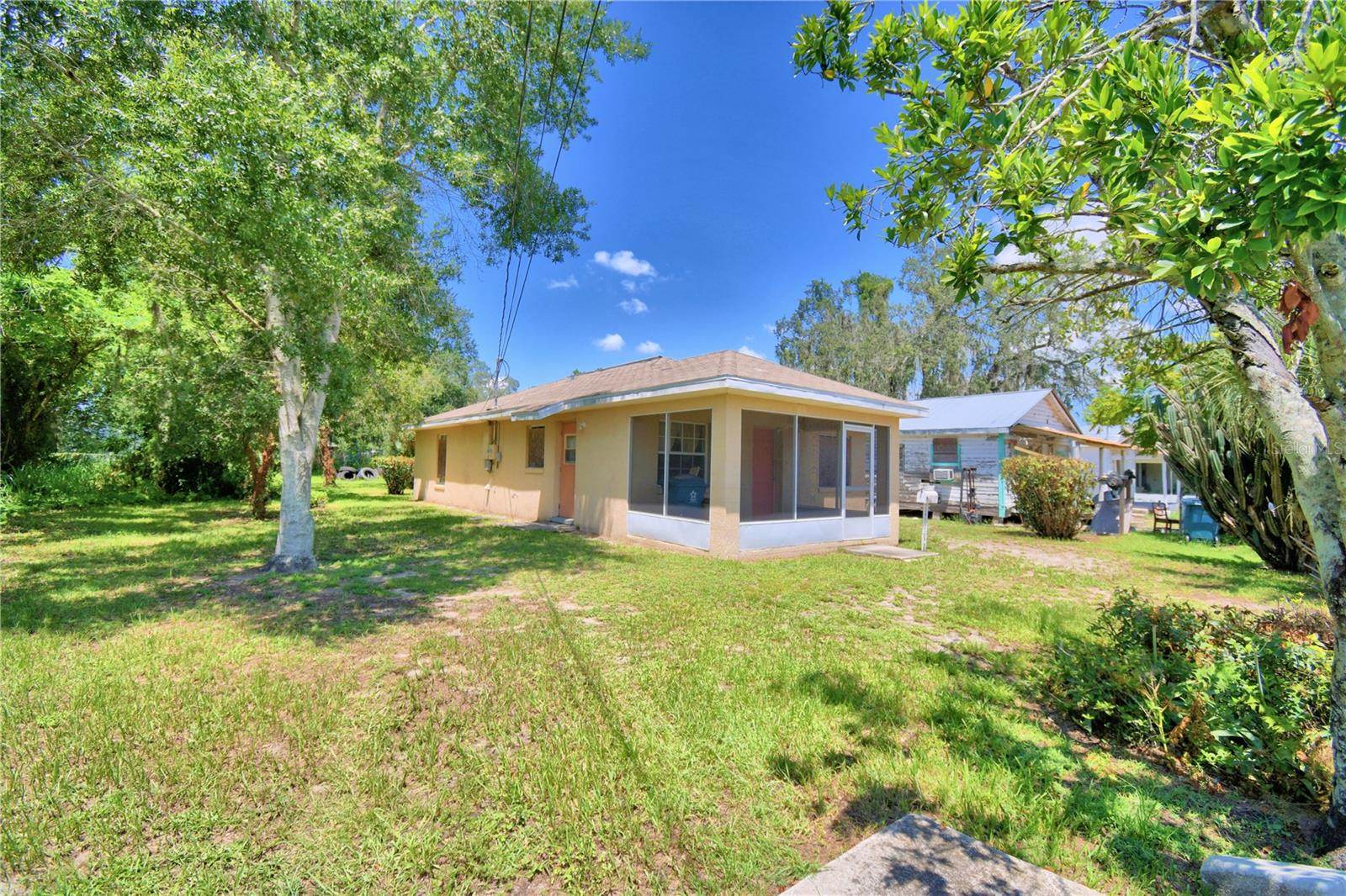 Opportunity Awaits in Lake Wales!
This 3-bedroom, 1-bath home, built in 2001, offers solid bones and endless potential. Whether you're a first-time buyer ready to roll up your sleeves or an investor looking for your next project, this property is full of possibilities. With a little TLC, you can bring this home back to life and make it truly shine. Conveniently located near schools, shopping, and local amenities. Don’t miss your chance to turn this diamond in the rough into a shining gem!