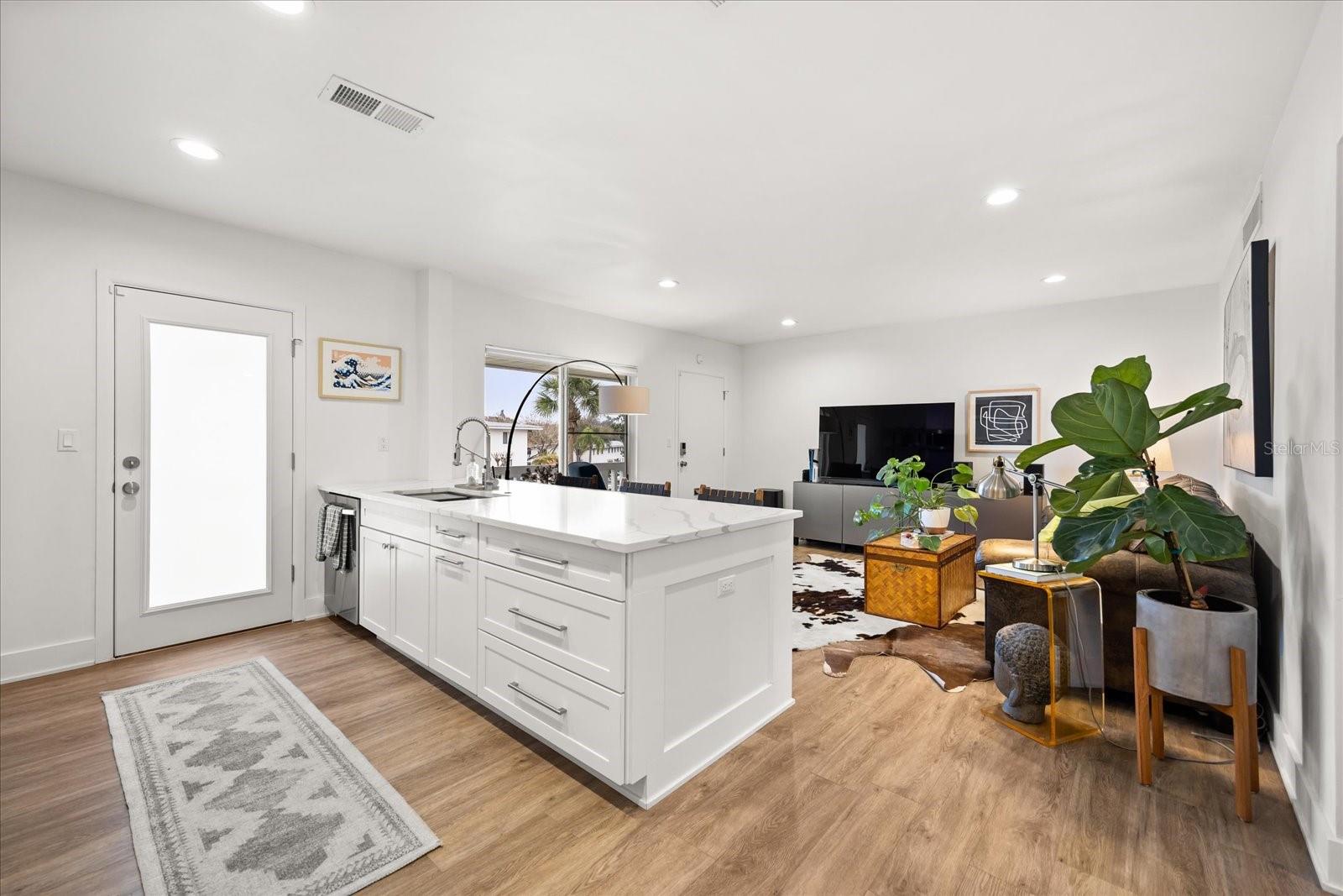 LAKE MAITLAND TERRACE APTS - Residential