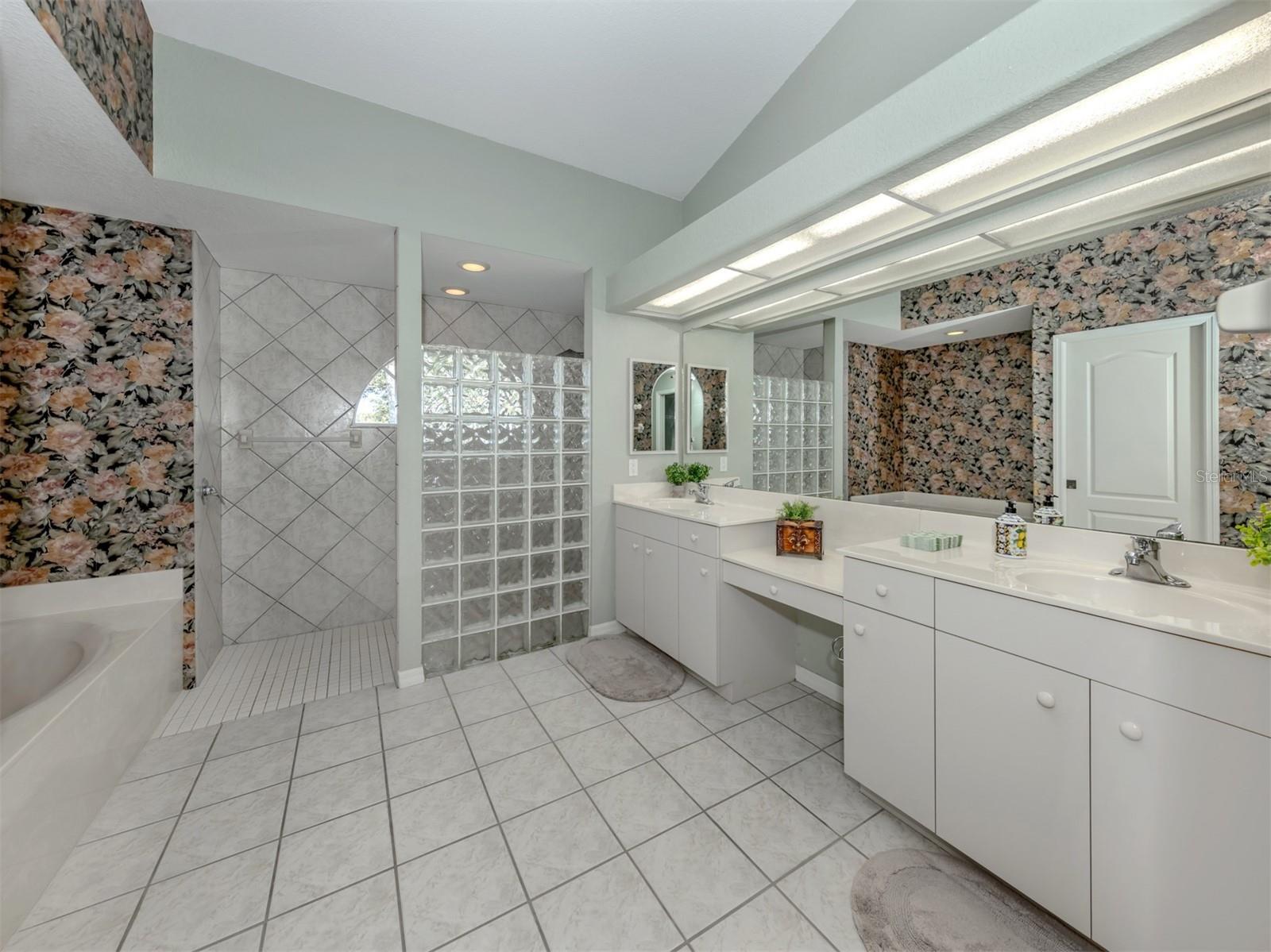 HIDDEN LAKES CLUB PH 1 - Residential